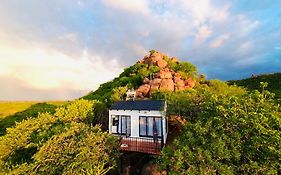 Makgobelo Lodge -The White House - Solar Powered